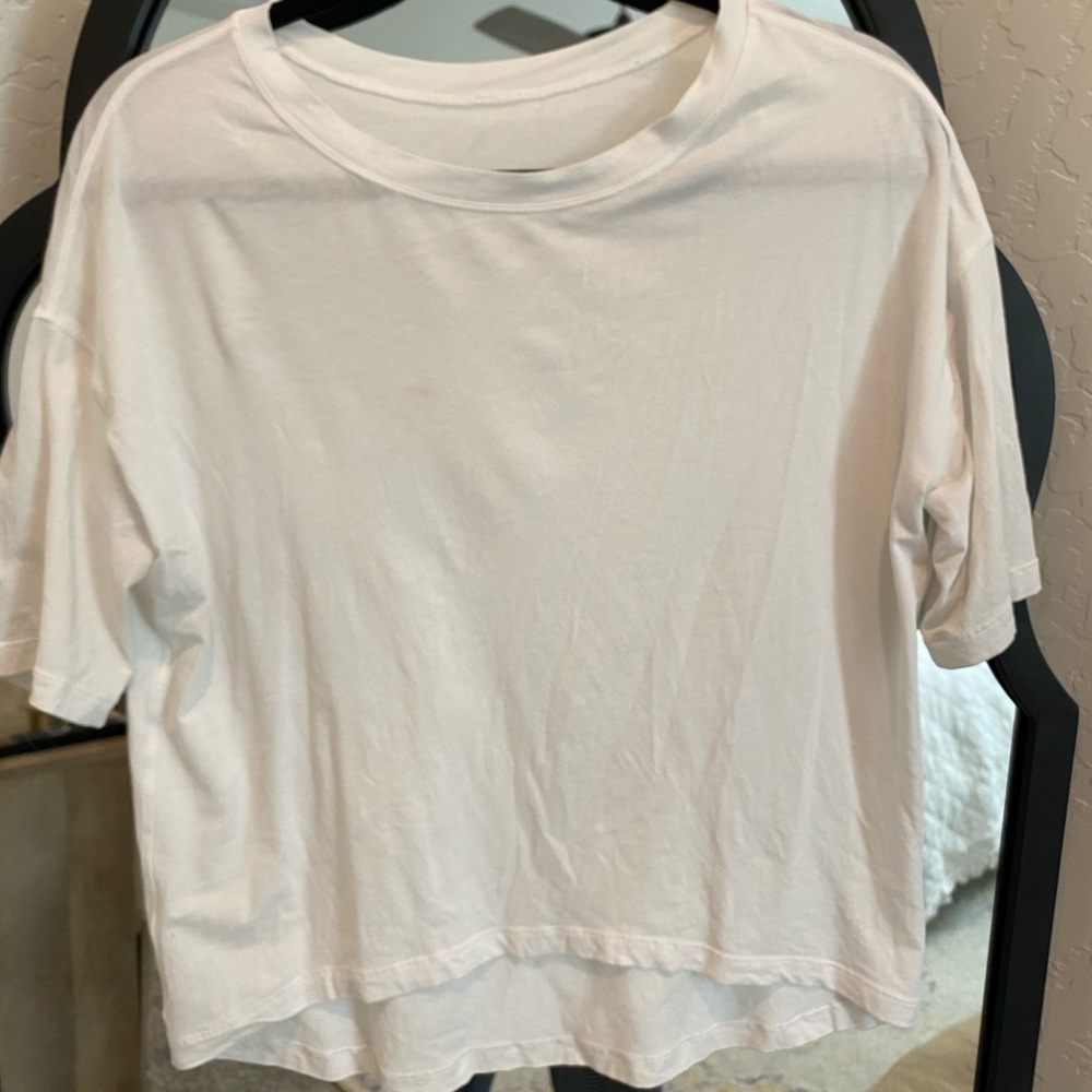 White lululemon tee